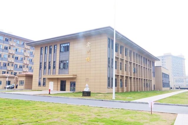 资溪中等专业学校举行新学年开学典礼，展示全新面貌与卓越教育成果
